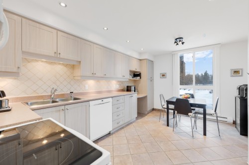 Cuisine - 5627 Ch. Merrimac, Côte-Saint-Luc, QC - Indoor Photo Showing Kitchen With Double Sink