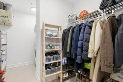 Walk-in closet - 