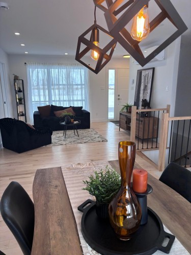 Dining room - 27 Rue De Bleury, Saint-Jean-Sur-Richelieu, QC - Indoor Photo Showing Kitchen