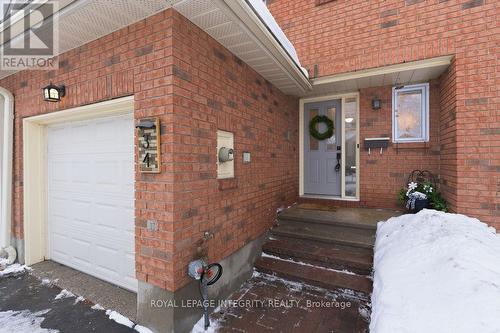 34 FURLONG CRESCENT  Ottawa, ON K2M 2J1
