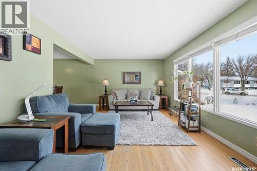 2349 Easthill, Saskatoon, SK - Indoor Photo Showing Living Room