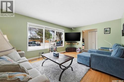 2349 Easthill, Saskatoon, SK - Indoor Photo Showing Living Room
