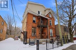 B - 172 COBOURG STREET Ottawa, ON K1N 8H5