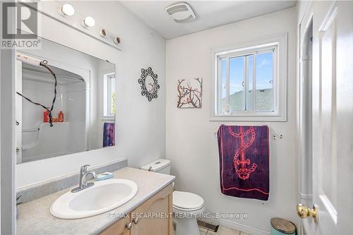 16 Jessica Street, Hamilton, ON - Indoor Photo Showing Bathroom