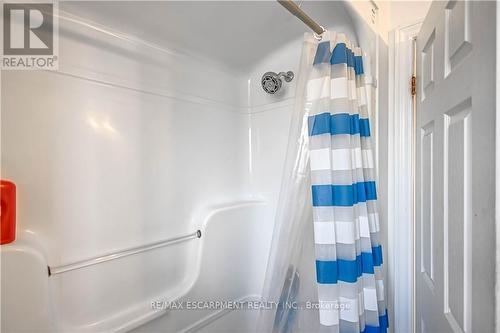 16 Jessica Street, Hamilton, ON - Indoor Photo Showing Bathroom