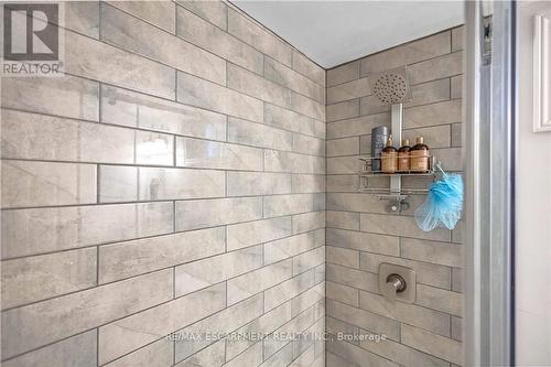 16 Jessica Street, Hamilton, ON - Indoor Photo Showing Bathroom