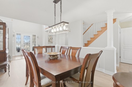 84 Duncairn Crescent, Hamilton, ON - Indoor Photo Showing Dining Room