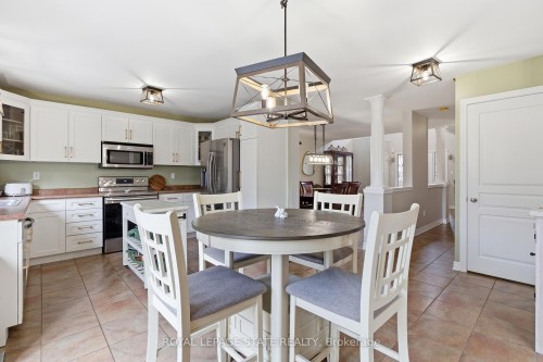 84 Duncairn Crescent, Hamilton, ON - Indoor Photo Showing Dining Room