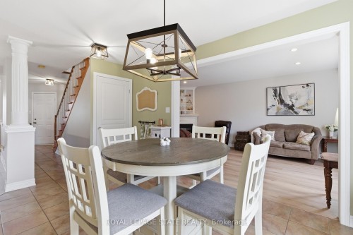 84 Duncairn Crescent, Hamilton, ON - Indoor Photo Showing Dining Room