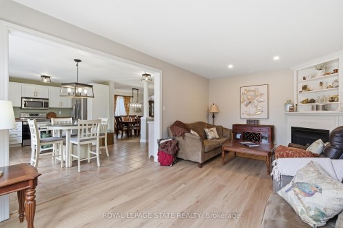 84 Duncairn Crescent, Hamilton, ON - Indoor Photo Showing Living Room With Fireplace