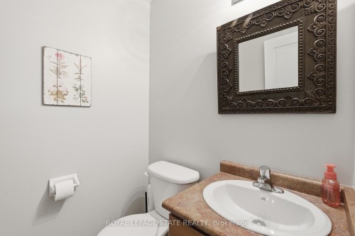 84 Duncairn Crescent, Hamilton, ON - Indoor Photo Showing Bathroom
