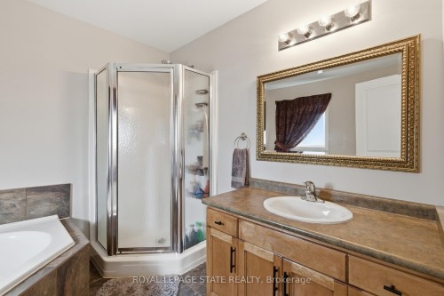 84 Duncairn Crescent, Hamilton, ON - Indoor Photo Showing Bathroom