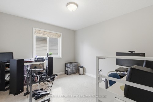 84 Duncairn Crescent, Hamilton, ON - Indoor Photo Showing Other Room