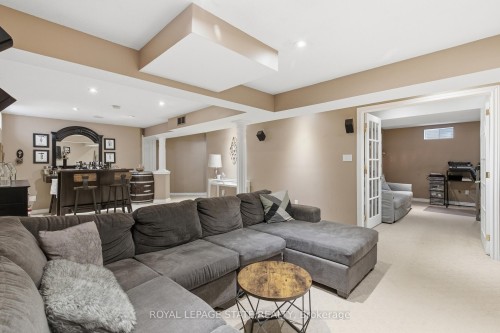 84 Duncairn Crescent, Hamilton, ON - Indoor Photo Showing Living Room