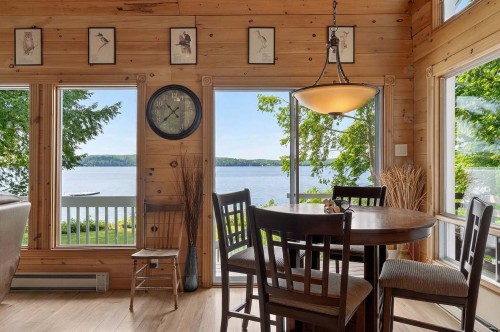 Vue sur l'eau - 2116 Ch. Du Tour-Du-Lac, Lac-Simon, QC - Indoor Photo Showing Dining Room