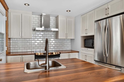 Cuisine - 2116 Ch. Du Tour-Du-Lac, Lac-Simon, QC - Indoor Photo Showing Kitchen With Upgraded Kitchen