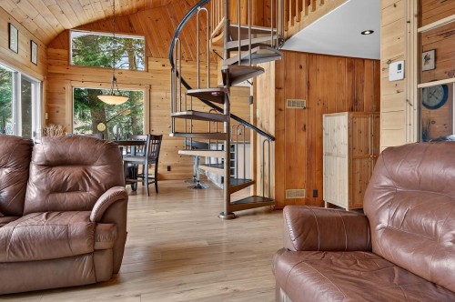 Vue d'ensemble - 2116 Ch. Du Tour-Du-Lac, Lac-Simon, QC - Indoor Photo Showing Other Room