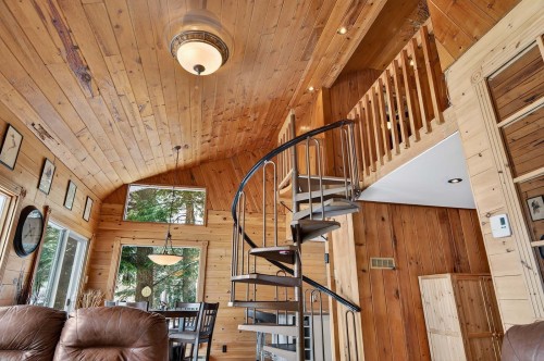 Escalier - 2116 Ch. Du Tour-Du-Lac, Lac-Simon, QC - Indoor Photo Showing Other Room