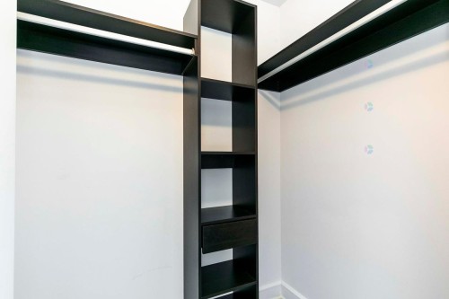 Penderie (Walk-in) - 511-1800 Boul. Angrignon, Montréal (Lasalle), QC -  Photo Showing Other Room