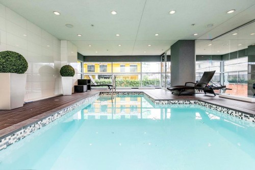 Piscine - 511-1800 Boul. Angrignon, Montréal (Lasalle), QC - Indoor Photo Showing Other Room With In Ground Pool