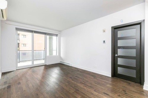 Salon - 511-1800 Boul. Angrignon, Montréal (Lasalle), QC - Indoor Photo Showing Other Room