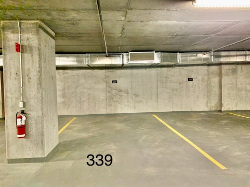 Garage - 1406-1155 Rue De La Montagne, Montréal (Ville-Marie), QC - Indoor Photo Showing Garage