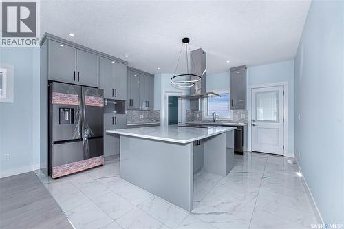 906 Bentley Manor, Saskatoon, SK - Indoor Photo Showing Kitchen
