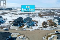 906 Bentley MANOR  Saskatoon, SK S7L 6P4