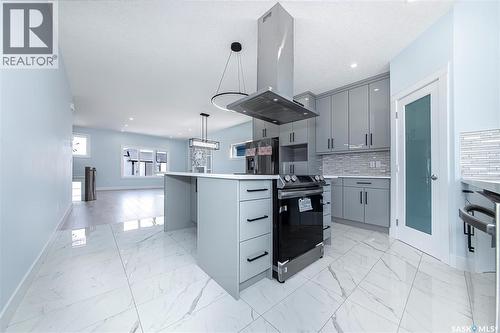 906 Bentley Manor, Saskatoon, SK - Indoor Photo Showing Kitchen With Upgraded Kitchen