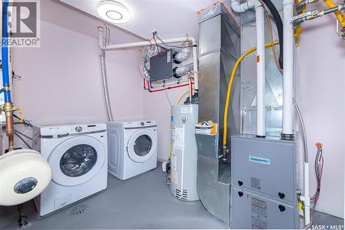 906 Bentley Manor, Saskatoon, SK - Indoor Photo Showing Laundry Room