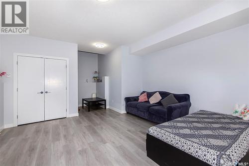 906 Bentley Manor, Saskatoon, SK - Indoor Photo Showing Bedroom