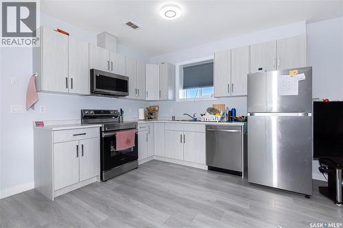 906 Bentley Manor, Saskatoon, SK - Indoor Photo Showing Kitchen With Stainless Steel Kitchen