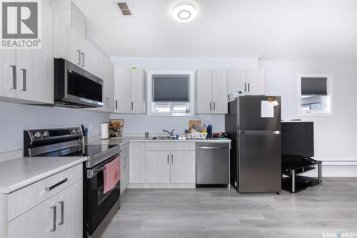 906 Bentley Manor, Saskatoon, SK - Indoor Photo Showing Kitchen With Double Sink