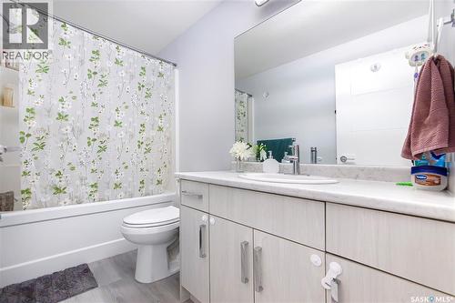 906 Bentley Manor, Saskatoon, SK - Indoor Photo Showing Bathroom