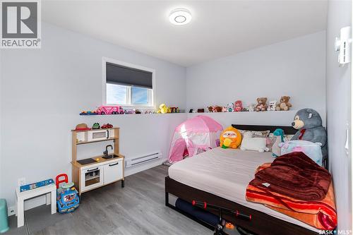 906 Bentley Manor, Saskatoon, SK - Indoor Photo Showing Bedroom
