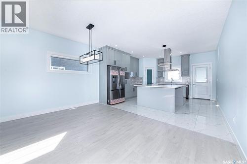 906 Bentley Manor, Saskatoon, SK - Indoor Photo Showing Kitchen