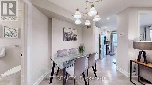 712 - 75 Weldrick Road E, Richmond Hill, ON - Indoor Photo Showing Dining Room