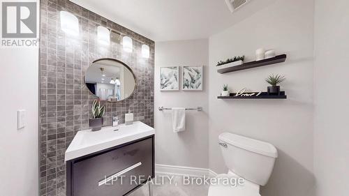 712 - 75 Weldrick Road E, Richmond Hill, ON - Indoor Photo Showing Bathroom