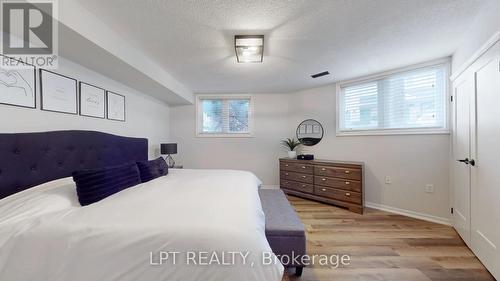 712 - 75 Weldrick Road E, Richmond Hill, ON - Indoor Photo Showing Bedroom