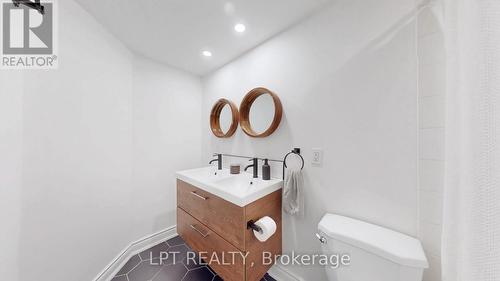712 - 75 Weldrick Road E, Richmond Hill, ON - Indoor Photo Showing Bathroom