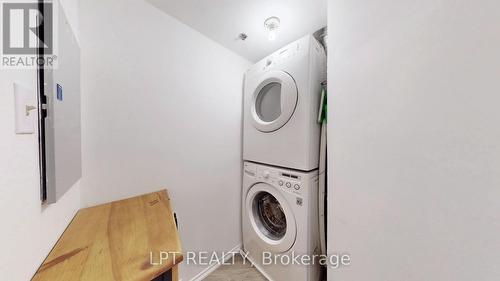 712 - 75 Weldrick Road E, Richmond Hill, ON - Indoor Photo Showing Laundry Room
