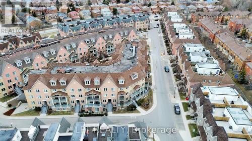 712 - 75 Weldrick Road E, Richmond Hill, ON -  With View