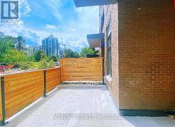 D112 - 8 BEVERLEY GLEN BOULEVARD N Vaughan, ON L4J 0L5