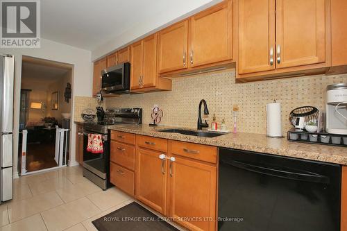 117 - 60 Hanson Road, Mississauga, ON - Indoor Photo Showing Kitchen