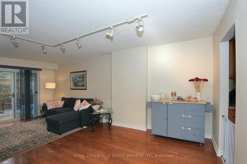 117 - 60 Hanson Road, Mississauga, ON - Indoor