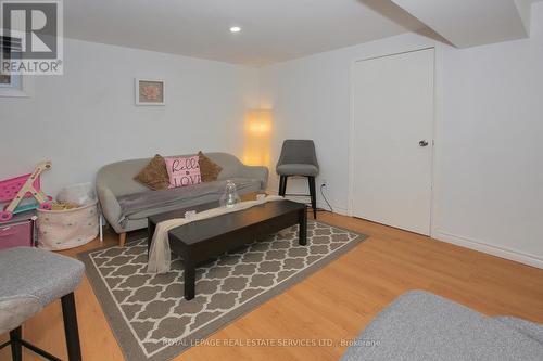 117 - 60 Hanson Road, Mississauga, ON - Indoor Photo Showing Living Room
