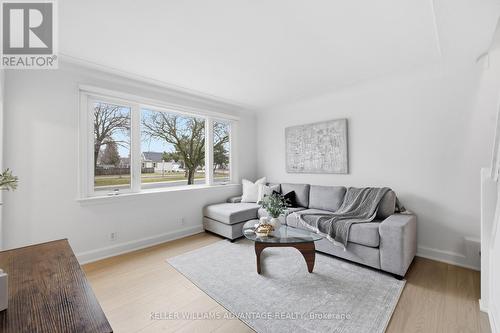 2062 Barton Street E, Hamilton, ON - Indoor Photo Showing Living Room