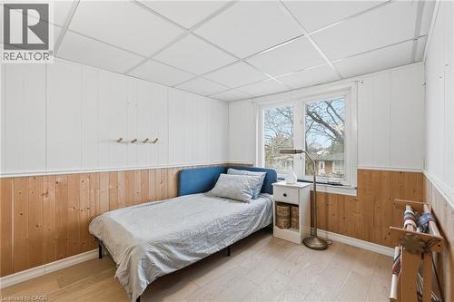 95 East 35Th Street, Hamilton, ON - Indoor Photo Showing Bedroom