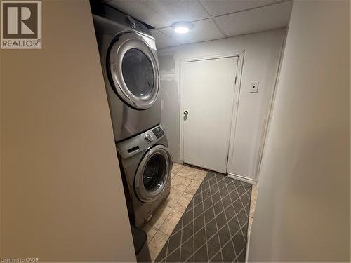 95 East 35Th Street, Hamilton, ON - Indoor Photo Showing Laundry Room