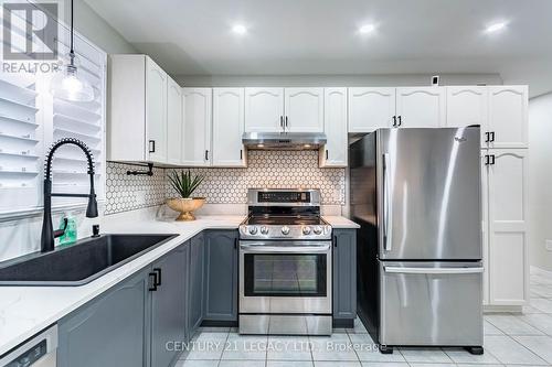 4110 Forest Run Avenue, Burlington, ON - Indoor Photo Showing Kitchen With Stainless Steel Kitchen